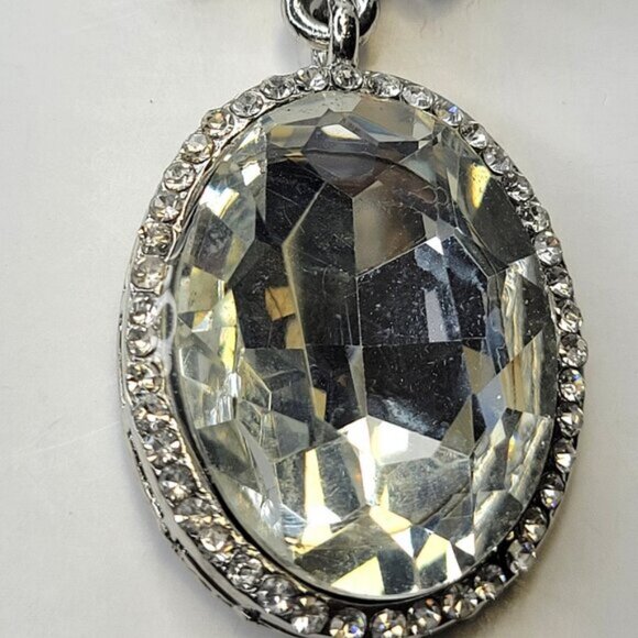 Oval Crystal Fashion Pendant Necklace - Picture 4 of 9